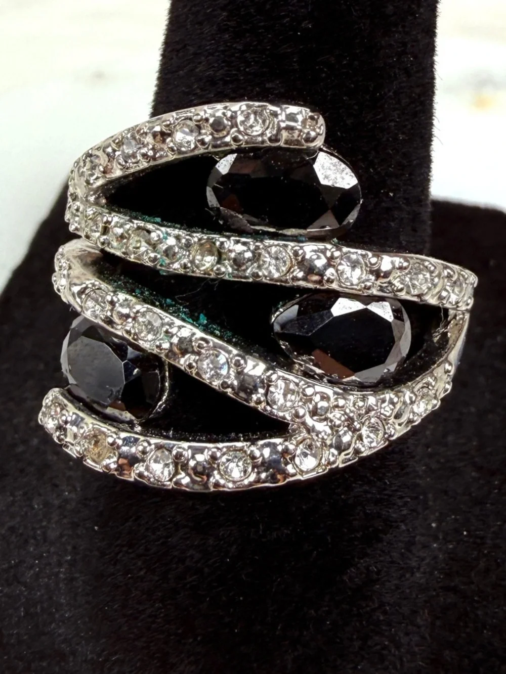 Beautiful silver tone and black bling wideband costume ring size 7